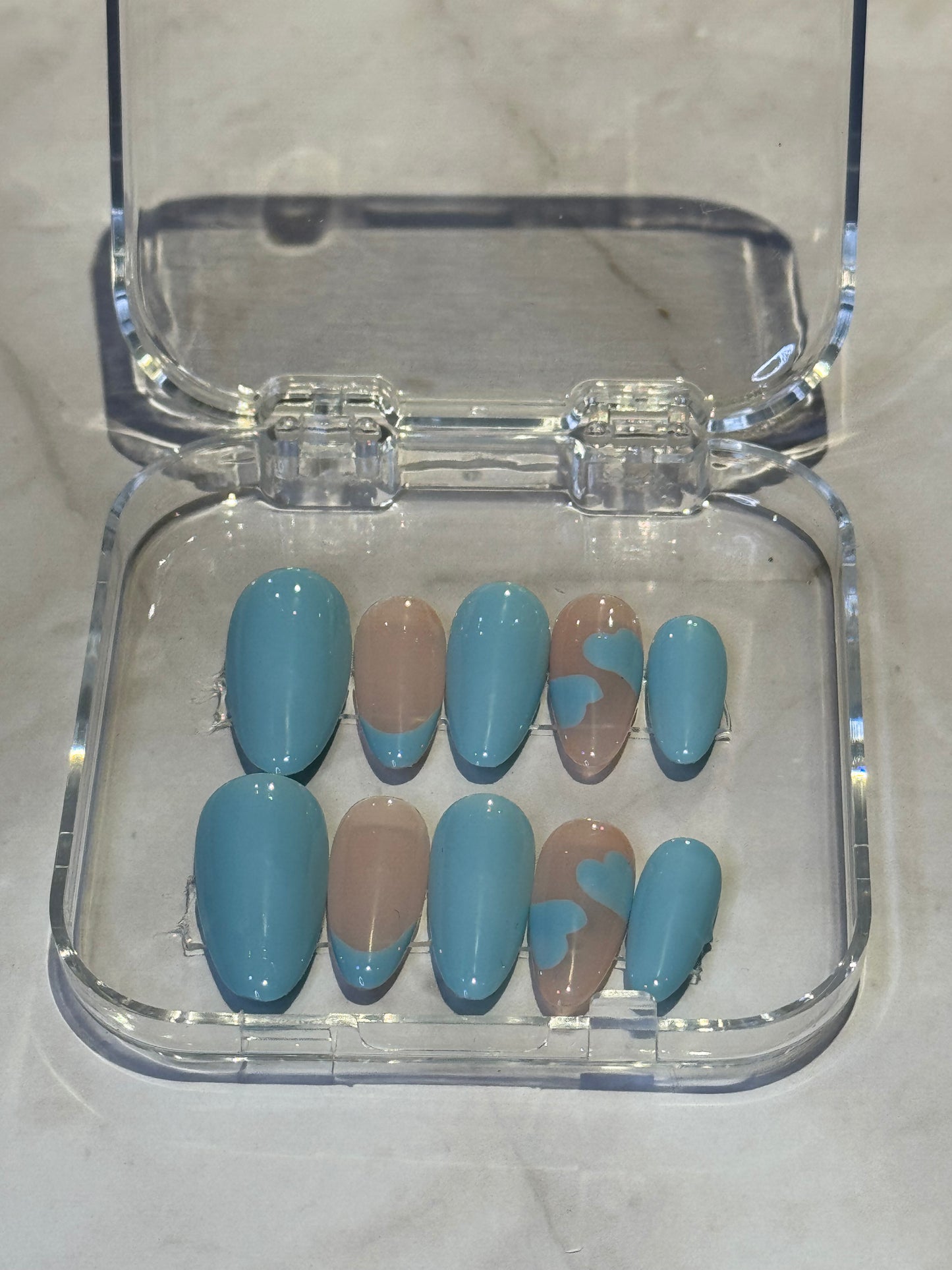 presson /løsnegeler with turquoise french tip and hearts.