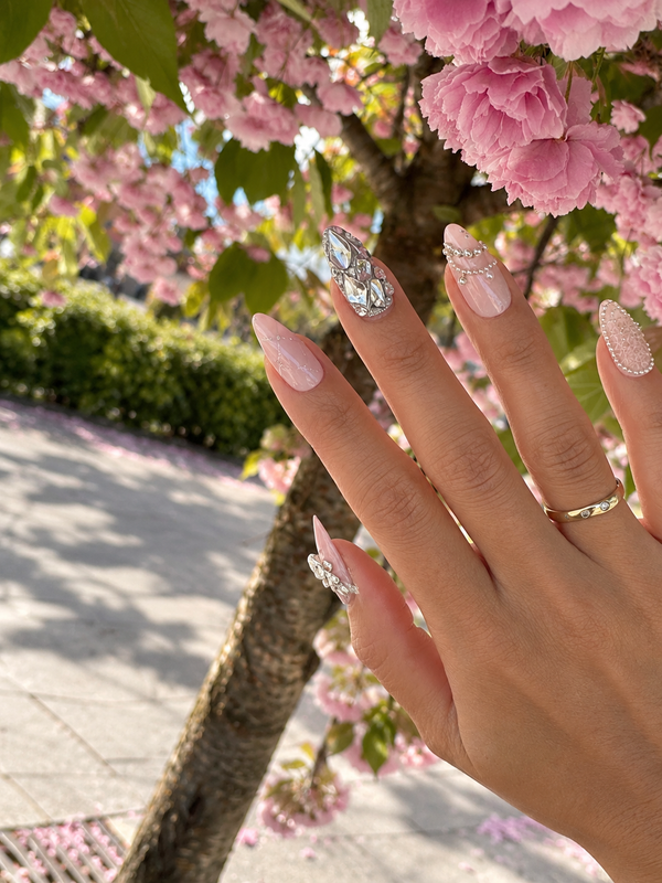 Almond Medium Press on Nails collection - nærbilde