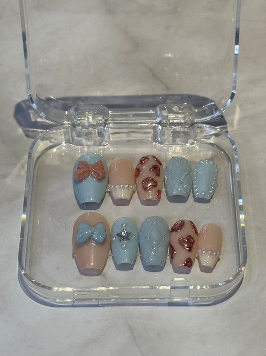 gel deltaljer , perler ,charms , og chrome negler