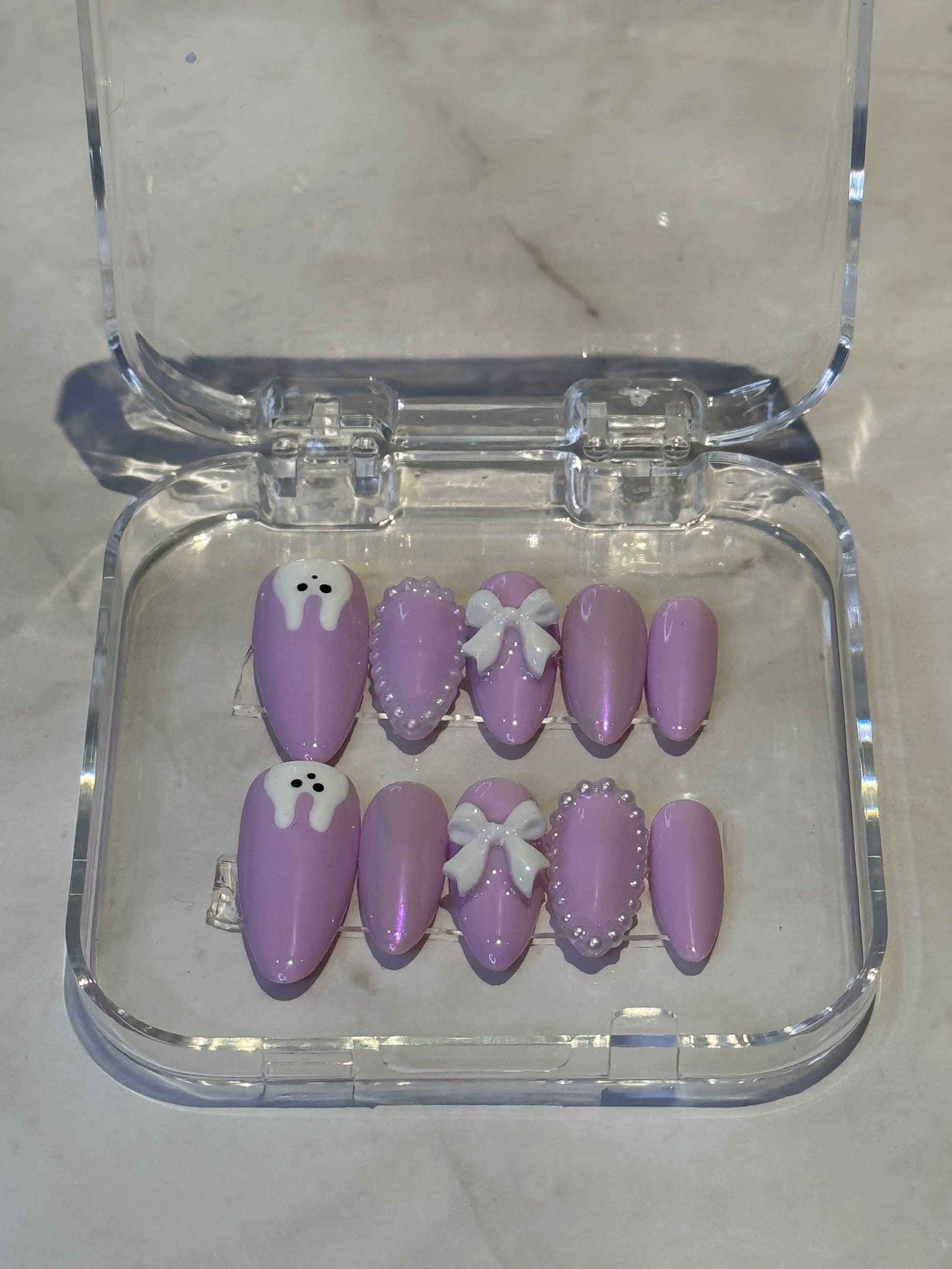 Medium Almond, with charms and handpainted press-on`s in light purpule cute and holografic finich