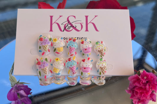 Press-on ice cream charms for kids in one size. Perfect for adding a playful, colorful touch to any nail design. Easy to apply and remove, these fun embellishments bring a sweet, whimsical vibe to nail art projects and creative play.