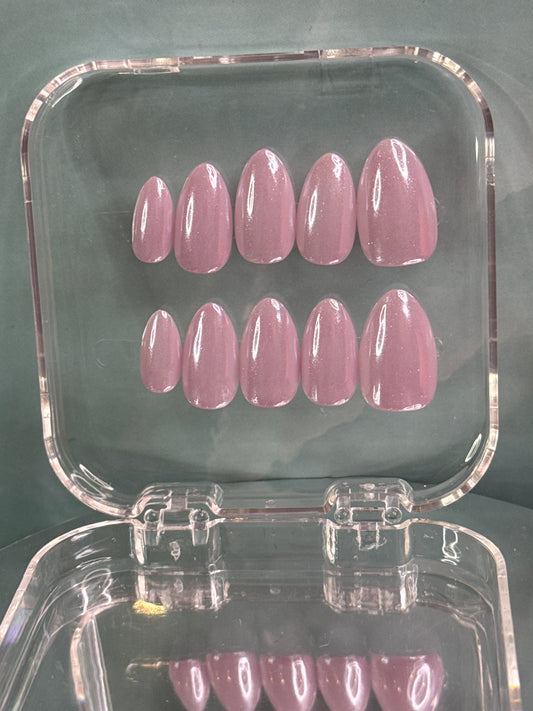 Short almond false nails in a stunning lavender shade with a reflective mirror finish. Each nail is hand-painted for a premium, dimensional look that catches the light beautifully. 