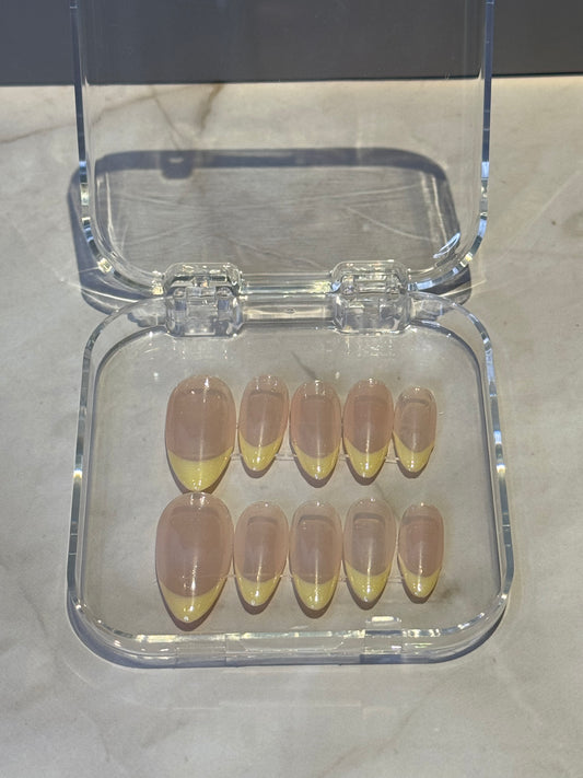 yello french tip presson nails løsnegeler
