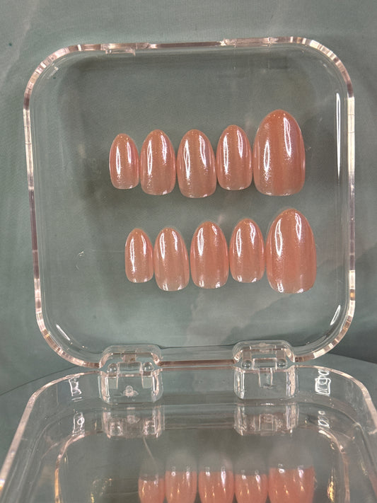 Set of false nails.Reuseable press on nails,medium round shape ,pink polish with mirror effect.