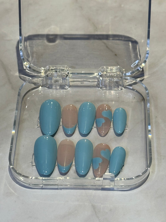 presson /løsnegeler with turquoise french tip and hearts.